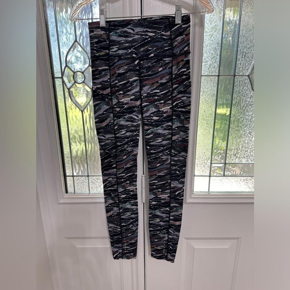 Lululemon Fast and Free leggings 25” inseam size 4